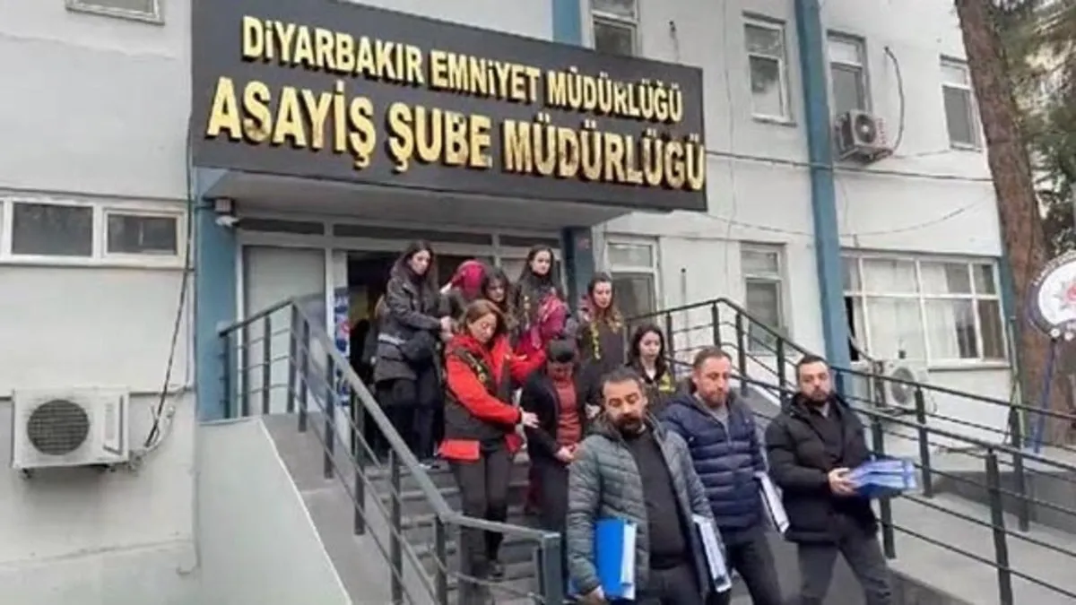 “Bohçacı” kılığına girip vurgun yaptılar! Dolandırıcıların mal varlıkları pes dedirtti: Çete dev operasyonla çökertildi