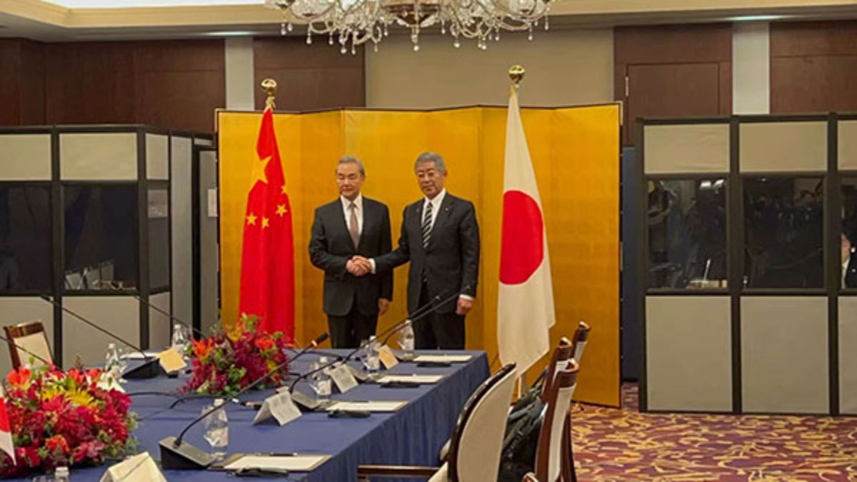 Çin ve Japonya dışişleri bakanları Tokyo’da bir araya geldi