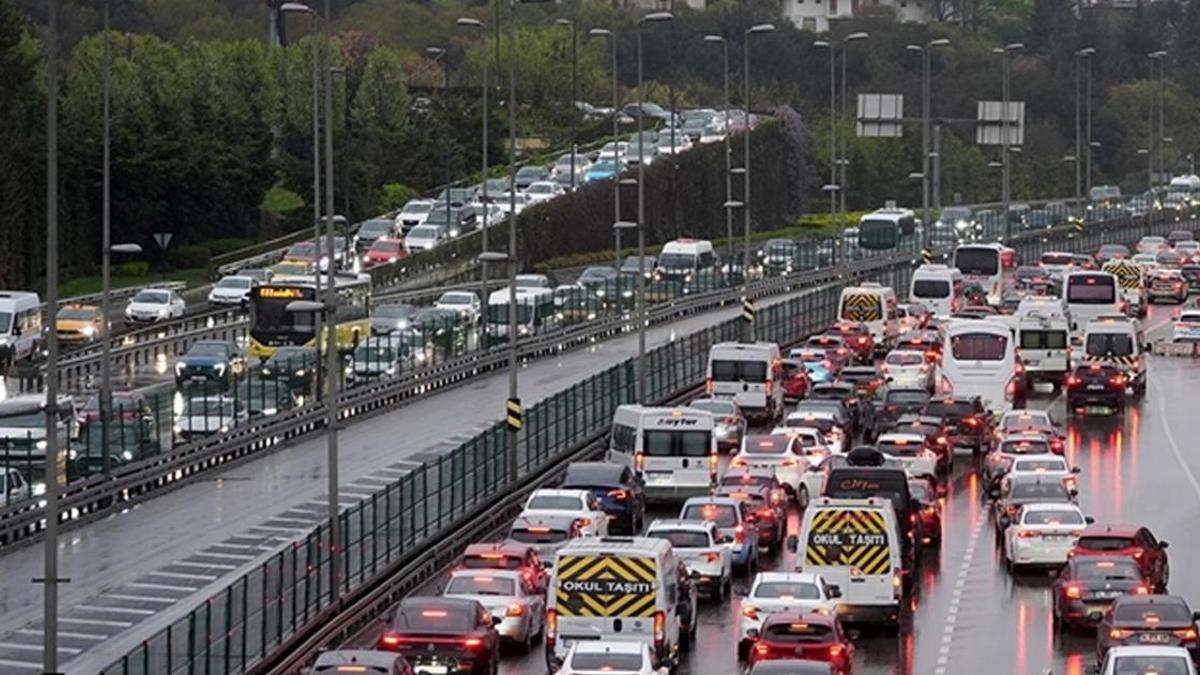 İstanbul’da trafik yoğunluğu yaşanıyor
