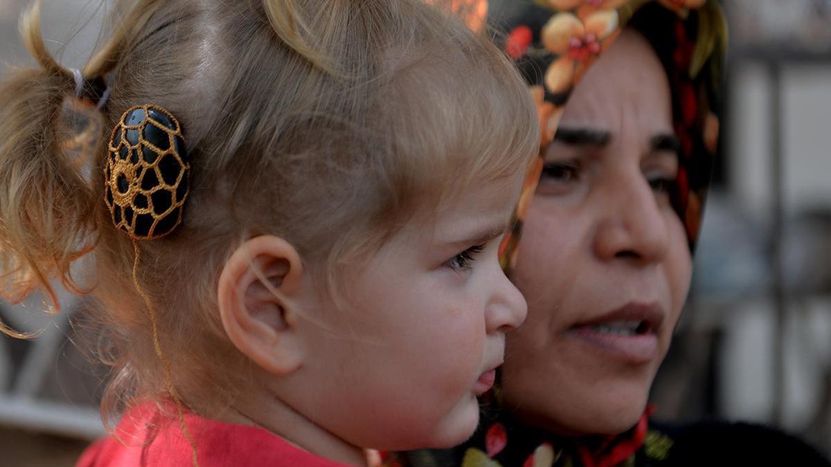 Minik Kübra Naz yeniden duyabiliyor! Çalınan biyonik kulağının yenisine kavuştu