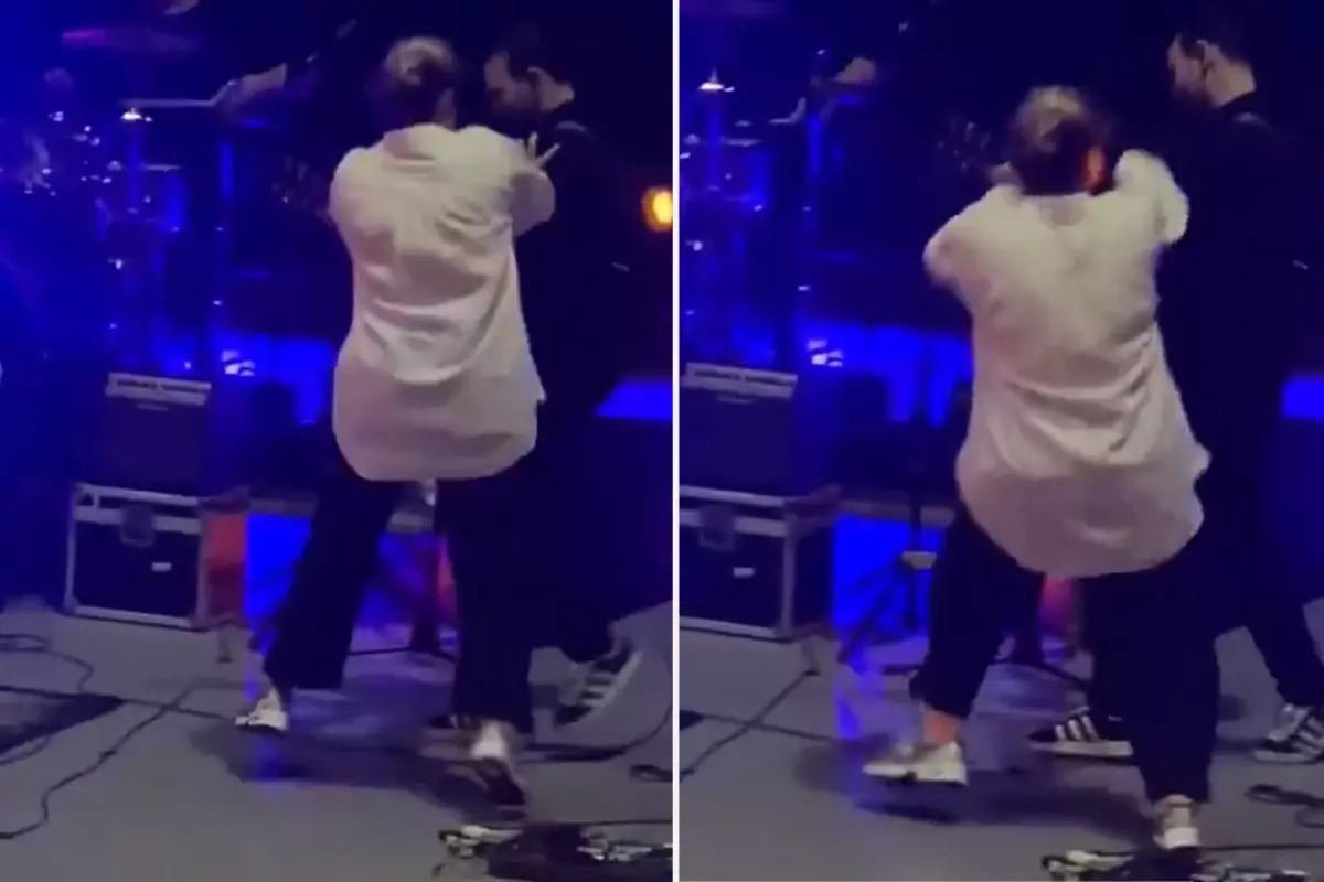 Şarkıcı Kalben’den sahnede tuhaf davranış! Kimse ne yaptığını anlamadı